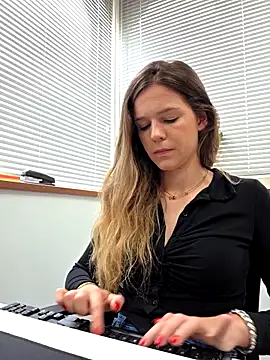 lucie mehott online show from 05-04-26, 08:54