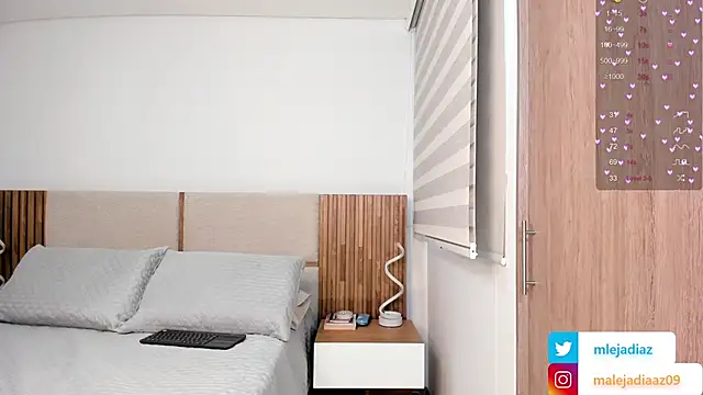 MalejaDiaz  online show from 10-08-25, 04:04