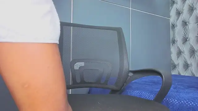 Snapshot of Hilary-banks chatting on 01-09-26, 08:54 Hilary-banks online show from 01-09-26, 08:54