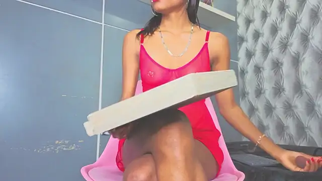 Snapshot of Hilary-banks chatting on 03-10-26, 07:19 Hilary-banks online show from 03-10-26, 07:19