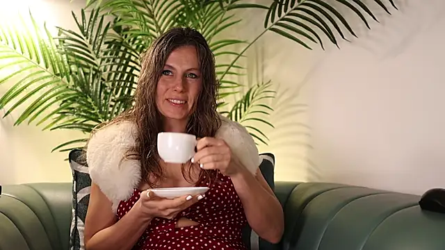 Snapshot of AnnittaStar chatting on 12-19-25, 03:35 AnnittaStar online show from 12-19-25, 03:35