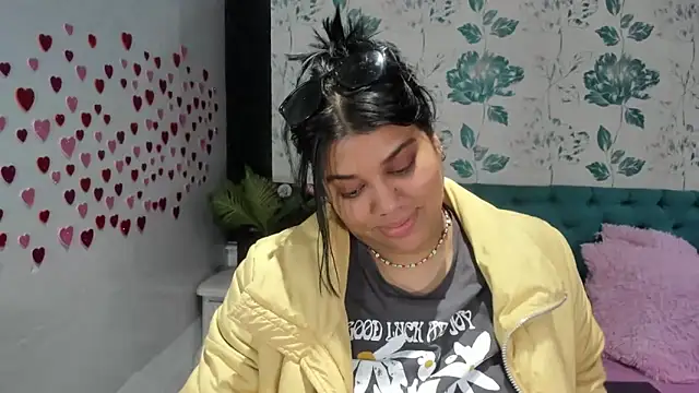 LindaBreeS online show from 02-15-25, 04:45