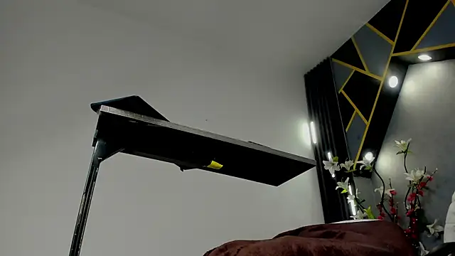 Snapshot of almma_shy chatting on 02-07-25, 06:13 almma shy online show from 02-07-25, 06:13