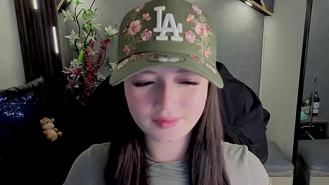 Snapshot of almma_shy chatting on 09-25-25, 01:48 almma shy online show from 09-25-25, 01:48