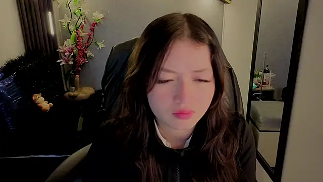 Snapshot of almma_shy chatting on 10-02-25, 01:29 almma shy online show from 10-02-25, 01:29