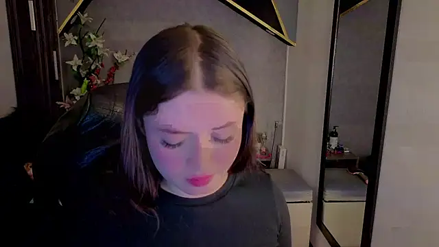 Snapshot of almma_shy chatting on 10-23-25, 01:10 almma shy online show from 10-23-25, 01:10