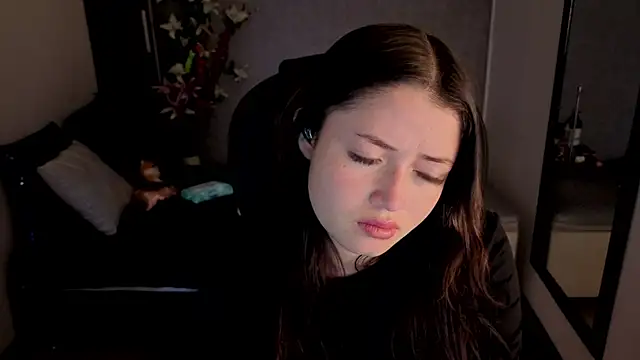 Snapshot of almma_shy chatting on 11-14-25, 01:21 almma shy online show from 11-14-25, 01:21