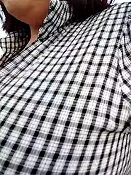 Snapshot of Lucia8600 chatting on 07-19-26, 05:49 Lucia8600 online show from 07-19-26, 05:49
