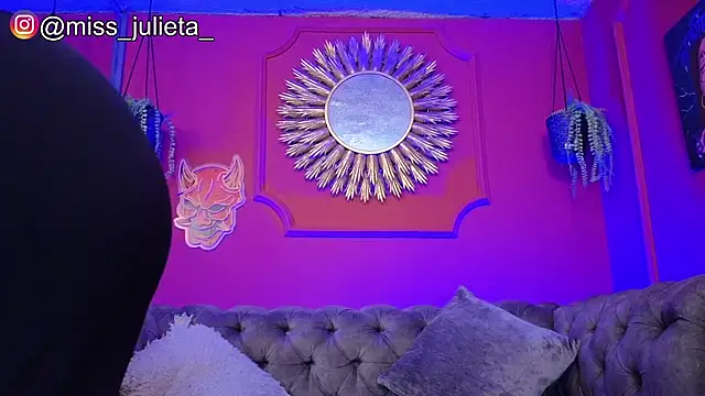 Snapshot of Julieta_Russell chatting on 05-18-26, 11:38 Julieta Russell online show from 05-18-26, 11:38