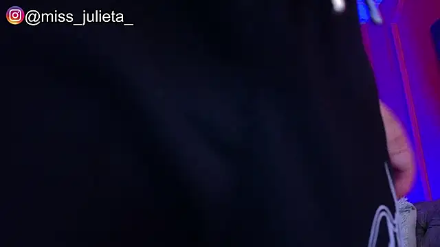 Snapshot of Julieta_Russell chatting on 05-21-26, 11:28 Julieta Russell online show from 05-21-26, 11:28