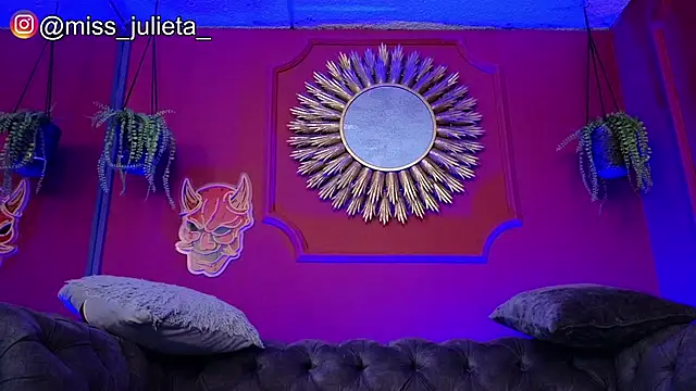 Snapshot of Julieta_Russell chatting on 05-22-26, 11:38 Julieta Russell online show from 05-22-26, 11:38