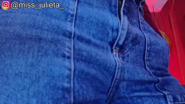 Snapshot of Julieta_Russell chatting on 06-02-26, 11:45 Julieta Russell online show from 06-02-26, 11:45