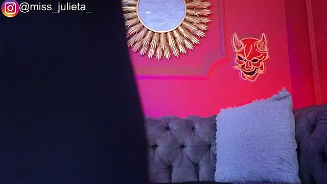 Snapshot of Julieta_Russell chatting on 06-19-26, 12:20 Julieta Russell online show from 06-19-26, 12:20