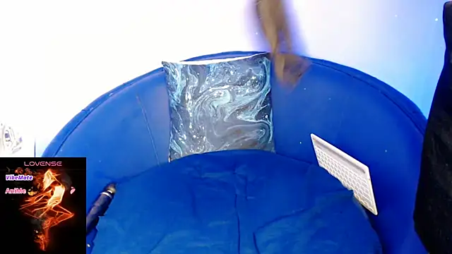 Snapshot of hotmask chatting on 02-10-25, 10:51 hotmask online show from 02-10-25, 10:51