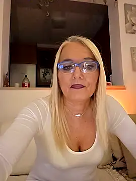 Snapshot of kikkastar chatting on 10-28-25, 09:06 kikkastar online show from 10-28-25, 09:06