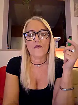 Snapshot of kikkastar chatting on 11-04-25, 08:41 kikkastar online show from 11-04-25, 08:41