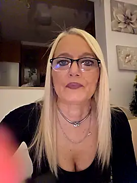 Snapshot of kikkastar chatting on 12-14-25, 08:57 kikkastar online show from 12-14-25, 08:57