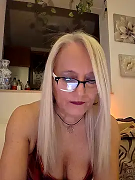 Snapshot of kikkastar chatting on 02-15-26, 09:00 kikkastar online show from 02-15-26, 09:00