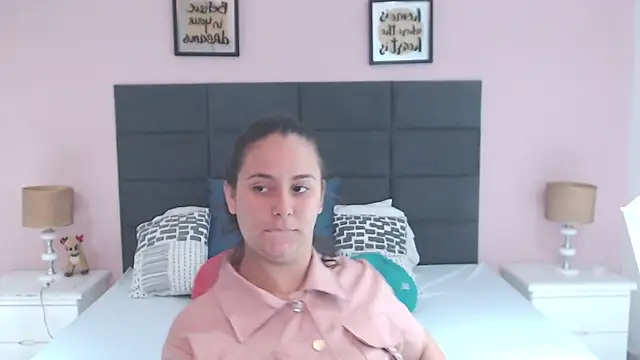 MadisonJenner online show from 12-30-24, 01:14