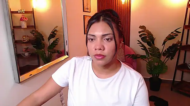 Snapshot of angela_santana_ chatting on 12-21-24, 12:20 angela santana online show from 12-21-24, 12:20