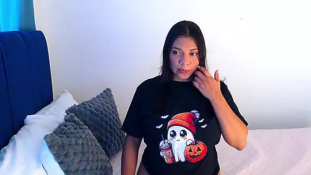 Snapshot of angela_santana_ chatting on 03-13-25, 06:01 angela santana online show from 03-13-25, 06:01
