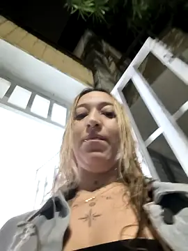 Snapshot of MollyCruz chatting on 02-02-26, 10:36 MollyCruz online show from 02-02-26, 10:36