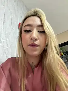 Snapshot of MollyCruz chatting on 06-19-26, 02:16 MollyCruz online show from 06-19-26, 02:16