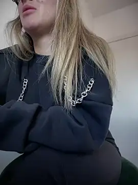 HotXMom online show from 01-15-25, 07:37