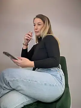 HotXMom online show from 01-27-25, 07:35