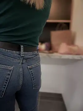 HotXMom online show from 01-31-25, 04:36