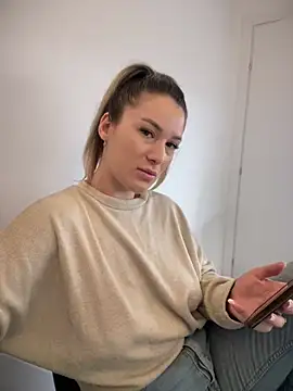 HotXMom online show from 02-21-25, 04:51