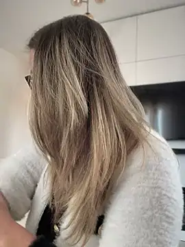 HotXMom online show from 03-06-25, 07:57