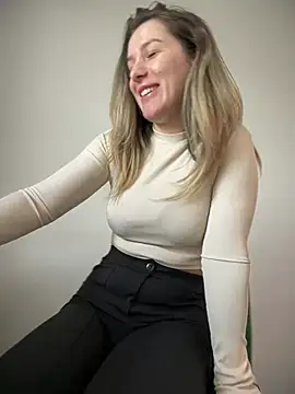 HotXMom online show from 03-07-25, 07:19