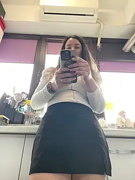HotXMom online show from 04-30-26, 06:20