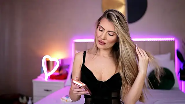 Snapshot of EvellineClaire chatting on 03-10-26, 07:24 EvellineClaire online show from 03-10-26, 07:24