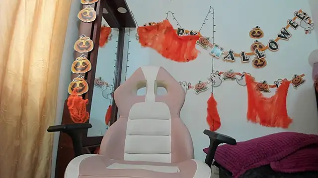 Snapshot of jessica_hot_28 chatting on 10-30-25, 06:19 jessica hot 28 online show from 10-30-25, 06:19