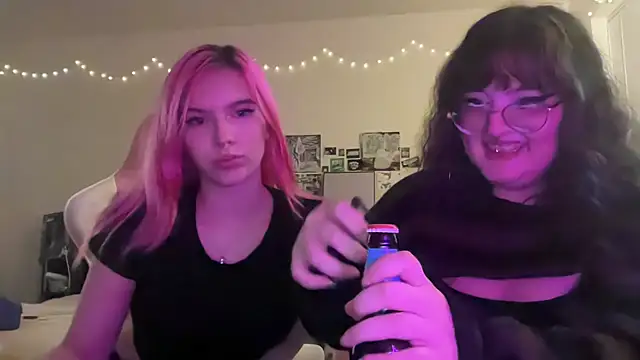 Snapshot of xKittyKat chatting on 01-07-26, 03:31 xKittyKat online show from 01-07-26, 03:31