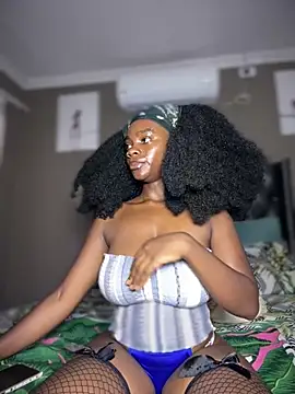 Snapshot of Candy-Heart chatting on 02-13-26, 07:37 Candy-Heart online show from 02-13-26, 07:37