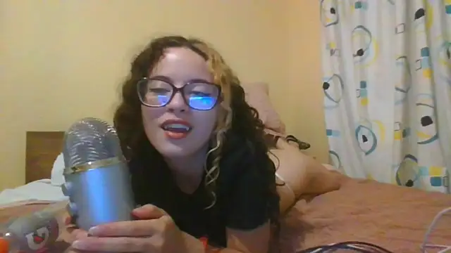 Snapshot of frikigyal chatting on 02-17-25, 02:42 frikigyal online show from 02-17-25, 02:42