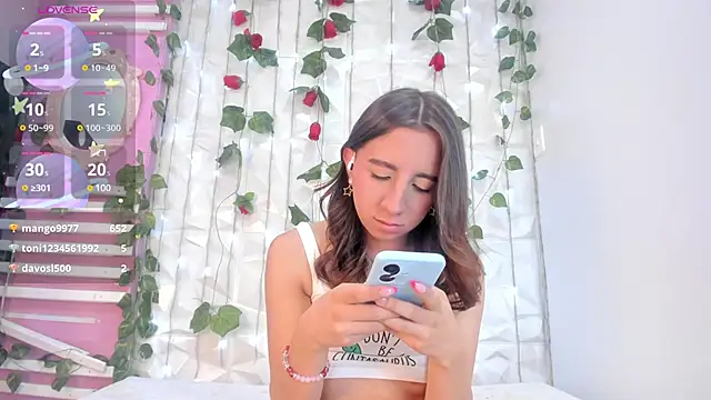 Snapshot of Miiaa_doll chatting on 01-24-25, 02:41 Miiaa doll online show from 01-24-25, 02:41