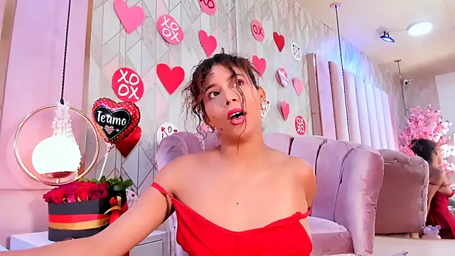 Snapshot of AlinaSweett chatting on 02-14-25, 01:56 AlinaSweett online show from 02-14-25, 01:56