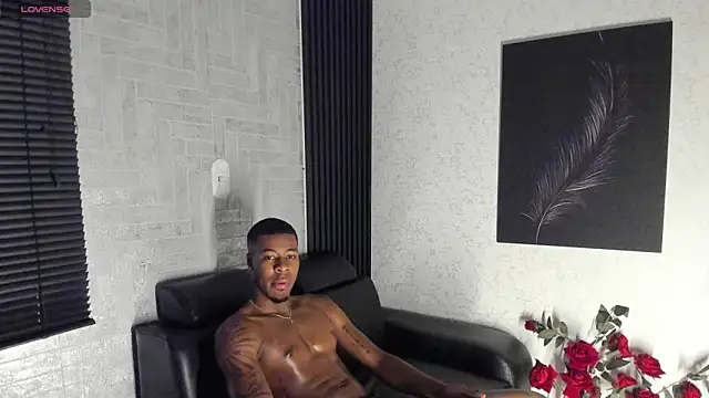 Snapshot of Lil_Curved chatting on 09-09-25, 11:43 Lil Curved online show from 09-09-25, 11:43