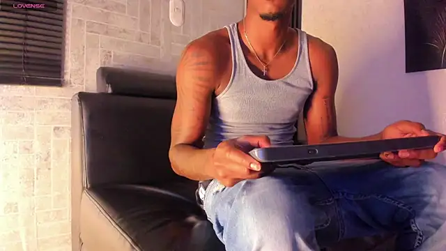Snapshot of Lil_Curved chatting on 09-21-25, 11:34 Lil Curved online show from 09-21-25, 11:34