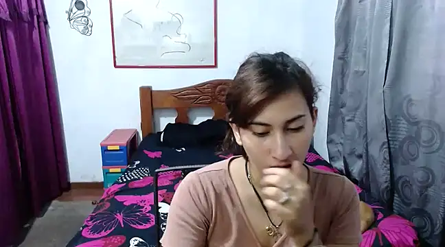 Snapshot of LadyMilk003 chatting on 01-11-25, 03:31 LadyMilk003 online show from 01-11-25, 03:31