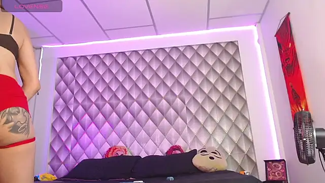 Snapshot of CoupleSwingerLatin chatting on 02-14-26, 04:42 CoupleSwingerLatin online show from 02-14-26, 04:42