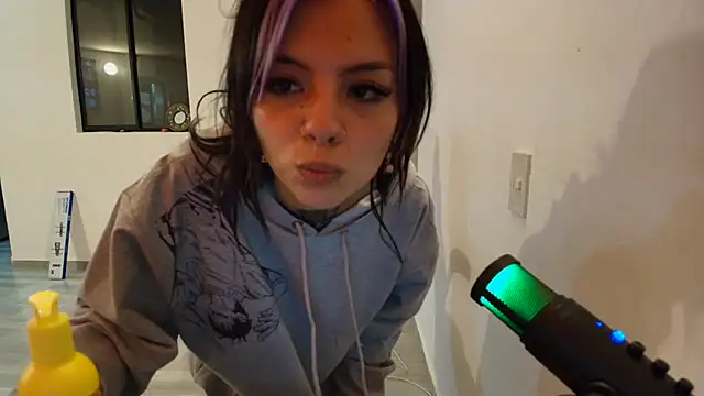 Snapshot of Alicia_Ortiiz chatting on 01-31-25, 01:54 Alicia Ortiiz online show from 01-31-25, 01:54