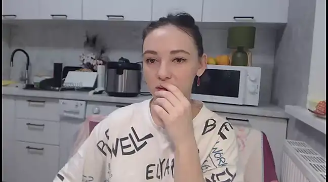 Snapshot of StacyMind chatting on 12-08-24, 07:00 StacyMind online show from 12-08-24, 07:00