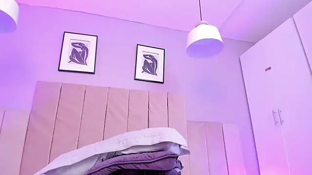 April bowie online show from 02-06-25, 03:09