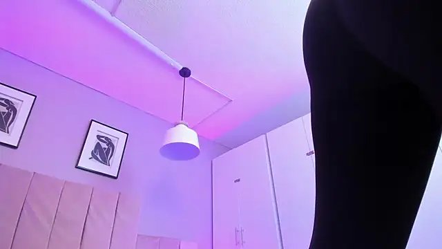 April bowie online show from 02-12-25, 12:22