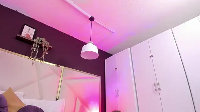 April bowie online show from 09-24-25, 12:30